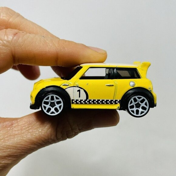 Mattel Hot Wheels Mini Cooper Challenge E40 Car Toy Vehicle Diecast Model Yellow - Picture 6 of 8